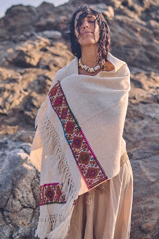 Handloom Wool Shawl ⋙⋘ with Hand Embroidery ⋙⋘ Cozy Wool Shawl Poncho