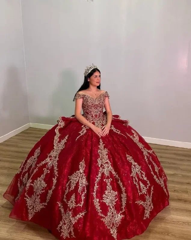 Sparkly Burgundy Princess Quinceanera Dresses Off Shoulder Ruffles Gold Applique Corset vestidos de 15 años quinceañeras 2024 Sparkly Burgundy Princess Quinceanera Dresses Off Shoulder Ruffles Gold Applique Corset vestidos de 15 años quinceañeras 2024