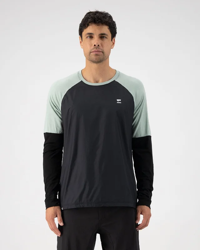 Tarn Merino Bike Wind Jersey - Glacier / Black Ribbed Jersey Tee